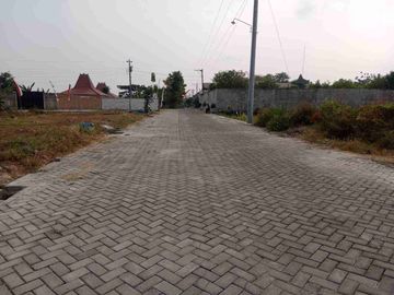 Pekarangan murah &  strategis 463 m² muka 15m jalan 7m+, 800m dari jalan Raya lawu, triyagan mojolaban sukoharjo :