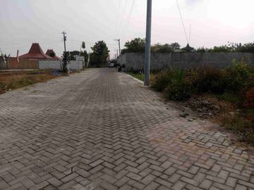 Pekarangan murah &  strategis 463 m² muka 15m jalan 7m+, 800m dari jalan Raya lawu, triyagan mojolaban sukoharjo :