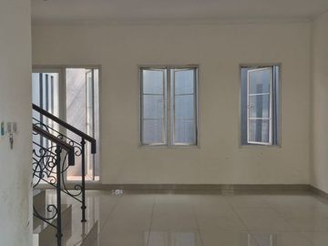 Disewakan Rumah di cluster Trimezia, gading serpong
