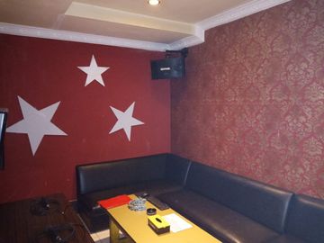 Dijual cepet dan disewakan ruko gandeng kalimalang  Full furnish ex karoke