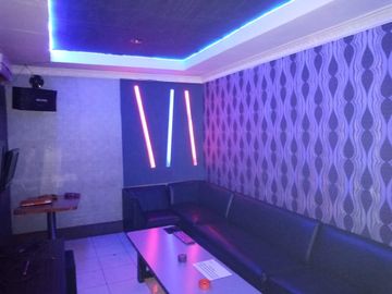 Dijual cepet dan disewakan ruko gandeng kalimalang  Full furnish ex karoke