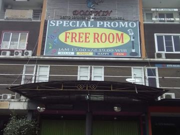 Dijual cepet dan disewakan ruko gandeng kalimalang  Full furnish ex karoke