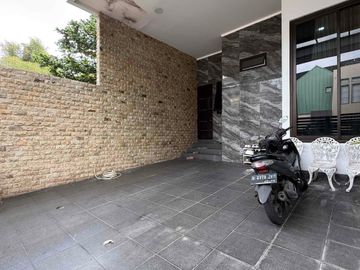 Modern Kontemporer Private Pool Pondok Cabe dekat Tol Pamulang