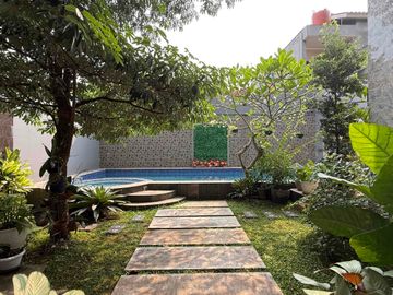 Modern Kontemporer Private Pool Pondok Cabe dekat Tol Pamulang