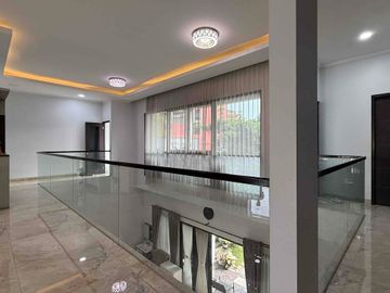 Modern Kontemporer Private Pool Pondok Cabe dekat Tol Pamulang