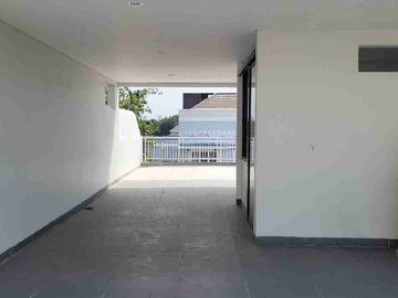 Rumah 4 Lantai Gading Pandawa