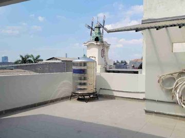 Rumah 4 Lantai Gading Pandawa