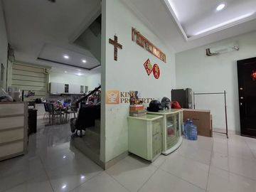 Strategis Akses ke Mall Central Park Jual Rumah 3Lt. Unfurnished di Komplek Bidara Tomang Dekat ke Pintu Tol Dalam Kota, Taman Anggrek & Kampus