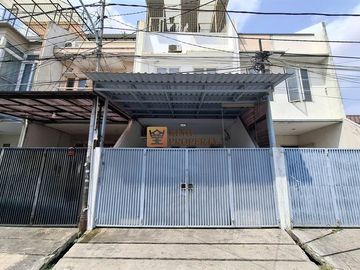 Strategis Akses ke Mall Central Park Jual Rumah 3Lt. Unfurnished di Komplek Bidara Tomang Dekat ke Pintu Tol Dalam Kota, Taman Anggrek & Kampus