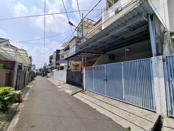 Strategis Akses ke Mall Central Park Jual Rumah 3Lt. Unfurnished di Komplek Bidara Tomang Dekat ke Pintu Tol Dalam Kota, Taman Anggrek & Kampus