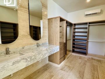 Casa en venta o renta con recamara principal en planta baja en residencial con amenidades premium