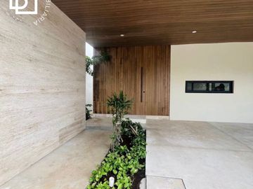 Casa en venta o renta con recamara principal en planta baja en residencial con amenidades premium