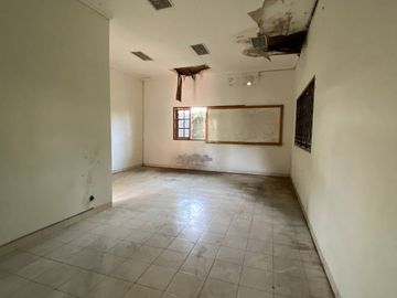 Disewakan Gudang Strategis di Jl. Pemuda Depok – Parkiran Luas, Cocok untuk Ekspedisi, Toko Retail