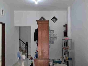 rumah 2,5 lantai siap huni 
Jatinegara indah