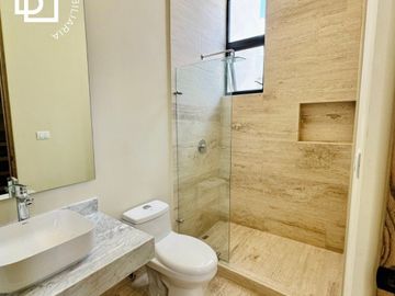 Casa en venta o renta con recamara principal en planta baja en residencial con amenidades premium