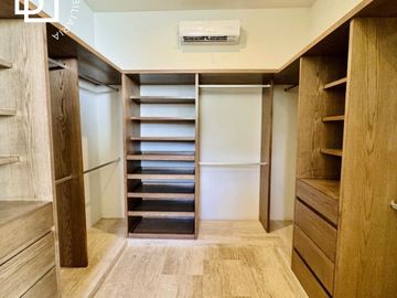 Casa en venta o renta con recamara principal en planta baja en residencial con amenidades premium