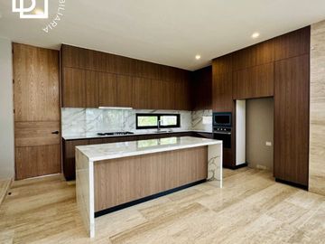 Casa en venta o renta con recamara principal en planta baja en residencial con amenidades premium
