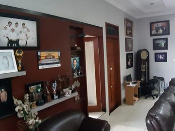 Rumah Lux dan Hoek di Kiaracondong Bandung