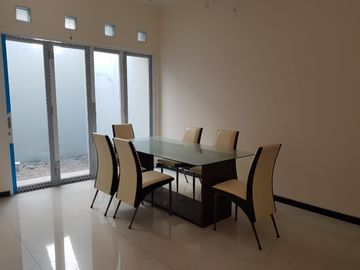 Dijual Rumah Furnished Sukolilo Dian Regency 2 Lantai REV.A878