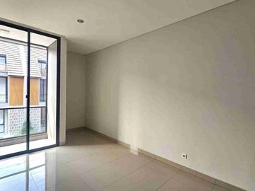 Disewakan Rumah Type Deluxe 3 KT di Cluster Viola Summarecon Crown Gading Bekasi