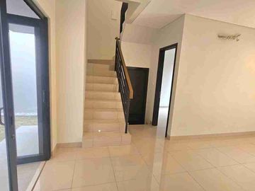 Disewakan Rumah Type Deluxe 3 KT di Cluster Viola Summarecon Crown Gading Bekasi