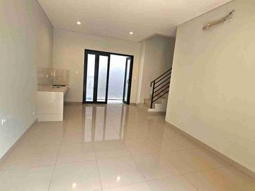 Disewakan Rumah Type Deluxe 3 KT di Cluster Viola Summarecon Crown Gading Bekasi