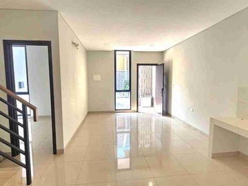 Disewakan Rumah Type Deluxe 3 KT di Cluster Viola Summarecon Crown Gading Bekasi