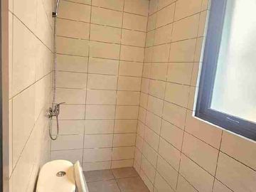 Disewakan Rumah Type Deluxe 3 KT di Cluster Viola Summarecon Crown Gading Bekasi