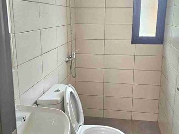 Disewakan Rumah Type Deluxe 3 KT di Cluster Viola Summarecon Crown Gading Bekasi