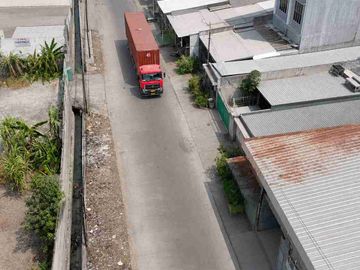 Gudang Terbuka Kapuk Lt 2500 m² ada Crane Akses 40feet
