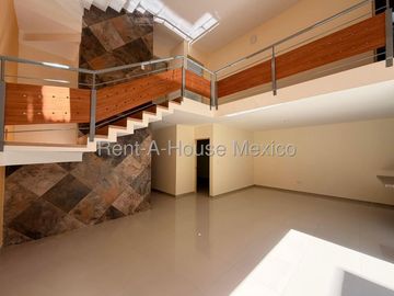 Casa en Renta El Mirador Roof Garden 3 Recamaras 4 Baños Estudio Jardin