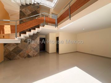 Casa en Renta El Mirador Roof Garden 3 Recamaras 4 Baños Estudio Jardin