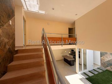 Casa en Renta El Mirador Roof Garden 3 Recamaras 4 Baños Estudio Jardin