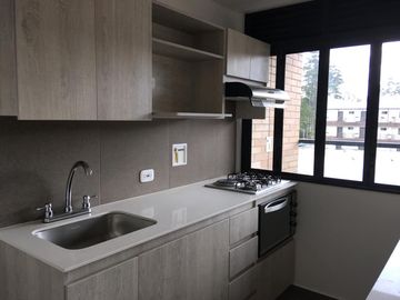 SE ARRIENDA APARTAMENTO DE 77M²