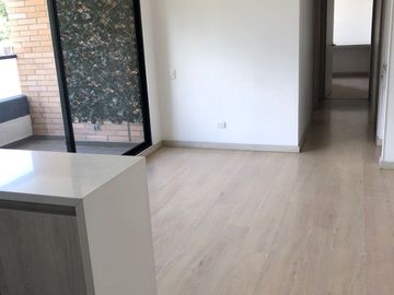SE ARRIENDA APARTAMENTO DE 77M²