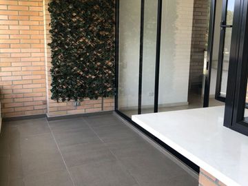 SE ARRIENDA APARTAMENTO DE 77M²