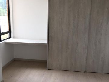 SE ARRIENDA APARTAMENTO DE 77M²