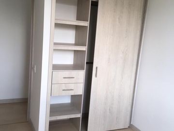 SE ARRIENDA APARTAMENTO DE 77M²