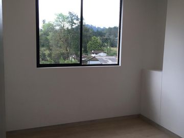 SE ARRIENDA APARTAMENTO DE 77M²