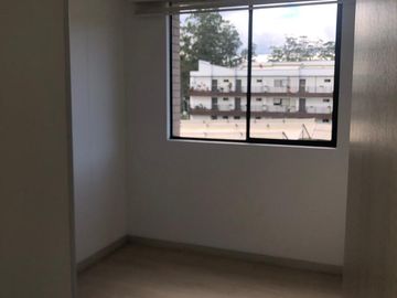 SE ARRIENDA APARTAMENTO DE 77M²