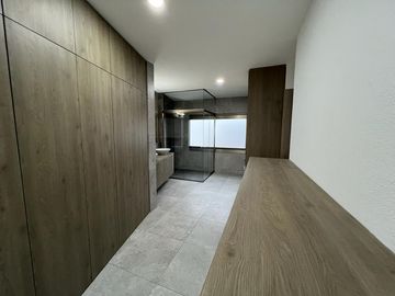 Casa en Venta en Fracc. Lomalta, Morelia! 🌳✨  Vive en un exclusivo fraccionamiento con amplias áreas verdes, seguridad y amenidades para la familia