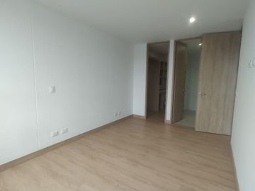 Se arrienda apartamento de 75m²