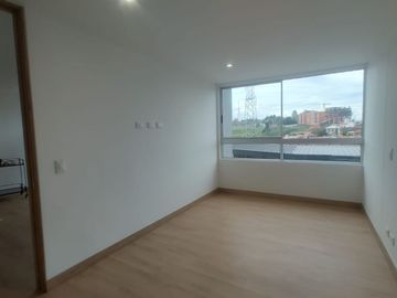 Se arrienda apartamento de 75m²