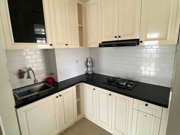 Sewa Apartemen Grand Kamala Lagoon Pekayon Bekasi | 2BR Furnished Lengkap | Tower Emerald North | Dekat Tol & LRT Bekasi