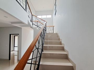 Rumah Ale Padurenan Mustika Jaya, Murah Mewah, 2 LANTAI Baru, Kota Bekasi Timur, Dijual