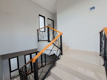 Rumah Ale Padurenan Mustika Jaya, Murah Mewah, 2 LANTAI Baru, Kota Bekasi Timur, Dijual