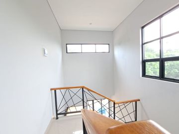 Rumah Ale Padurenan Mustika Jaya, Murah Mewah, 2 LANTAI Baru, Kota Bekasi Timur, Dijual