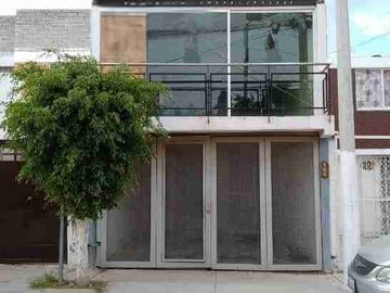SE VENDE CASA DE 2 NIVELES,LEON DE LOS ALDAMA,LEON GUANAJUATO.