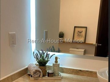 Casa de tres recámaras en renta en Jurica, Querétaro