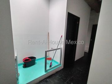 Altos de juriquilla renta local en plaza comercial 73 m2-ver descripcion